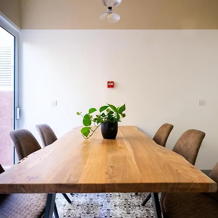 Lady Todd Hotel 3*