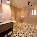 Lady Todd Hotel 3*